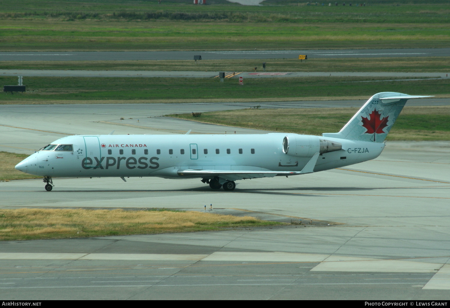 Aircraft Photo of C-FZJA | Bombardier CRJ-200ER (CL-600-2B19) | Air Canada Express | AirHistory.net #203242