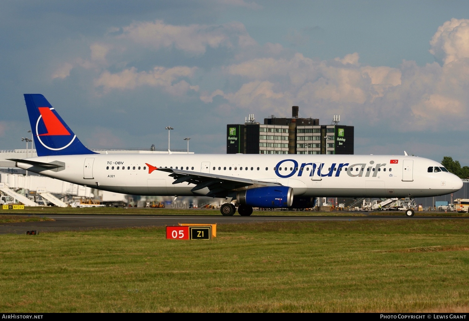 Aircraft Photo of TC-OBV | Airbus A321-231 | Onur Air | AirHistory.net #203360