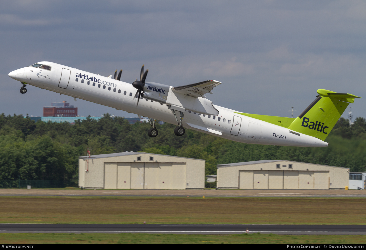 Aircraft Photo of YL-BAI | Bombardier DHC-8-402 Dash 8 | AirBaltic | AirHistory.net #203399