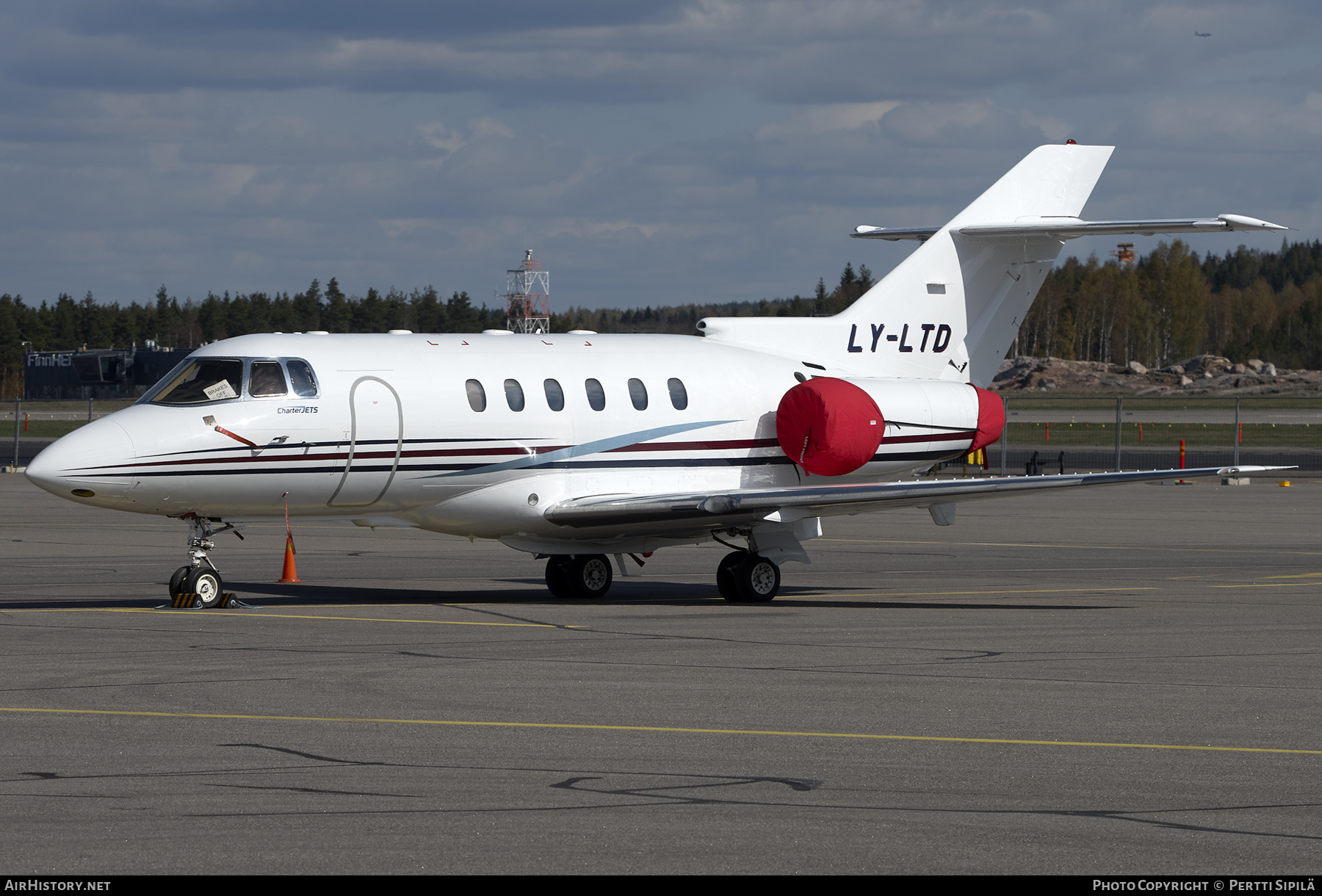 Aircraft Photo of LY-LTD | Raytheon Hawker 800XP | Charter Jets | AirHistory.net #203459