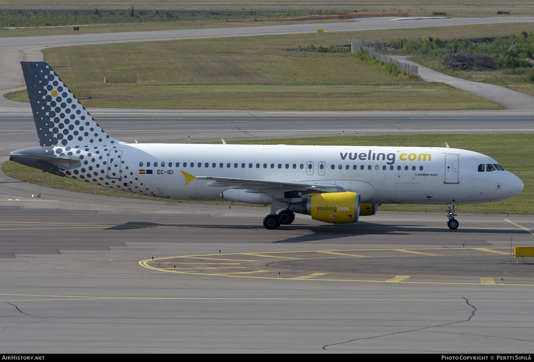 Aircraft Photo of EC-IEI | Airbus A320-214 | Vueling Airlines | AirHistory.net #203696