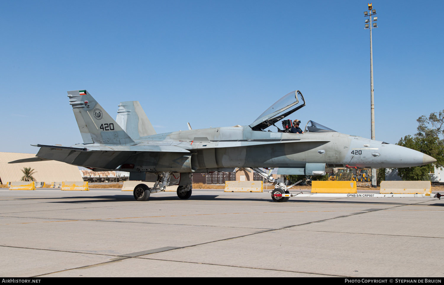 Aircraft Photo of 420 | McDonnell Douglas F/A-18C Hornet | Kuwait - Air Force | AirHistory.net #203978