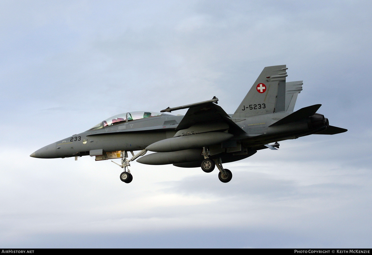 Aircraft Photo of J-5233 | McDonnell Douglas F/A-18D Hornet | Switzerland - Air Force | AirHistory.net #204119