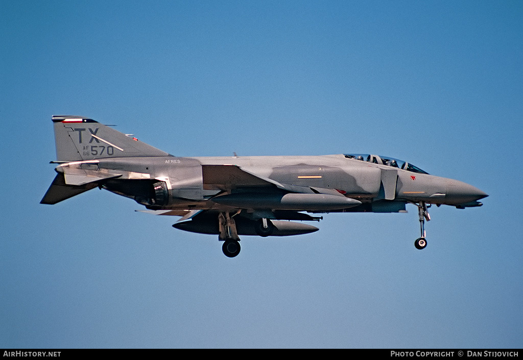 Aircraft Photo of 66-7570 / AF66-570 | McDonnell Douglas F-4D Phantom II | USA - Air Force | AirHistory.net #204217