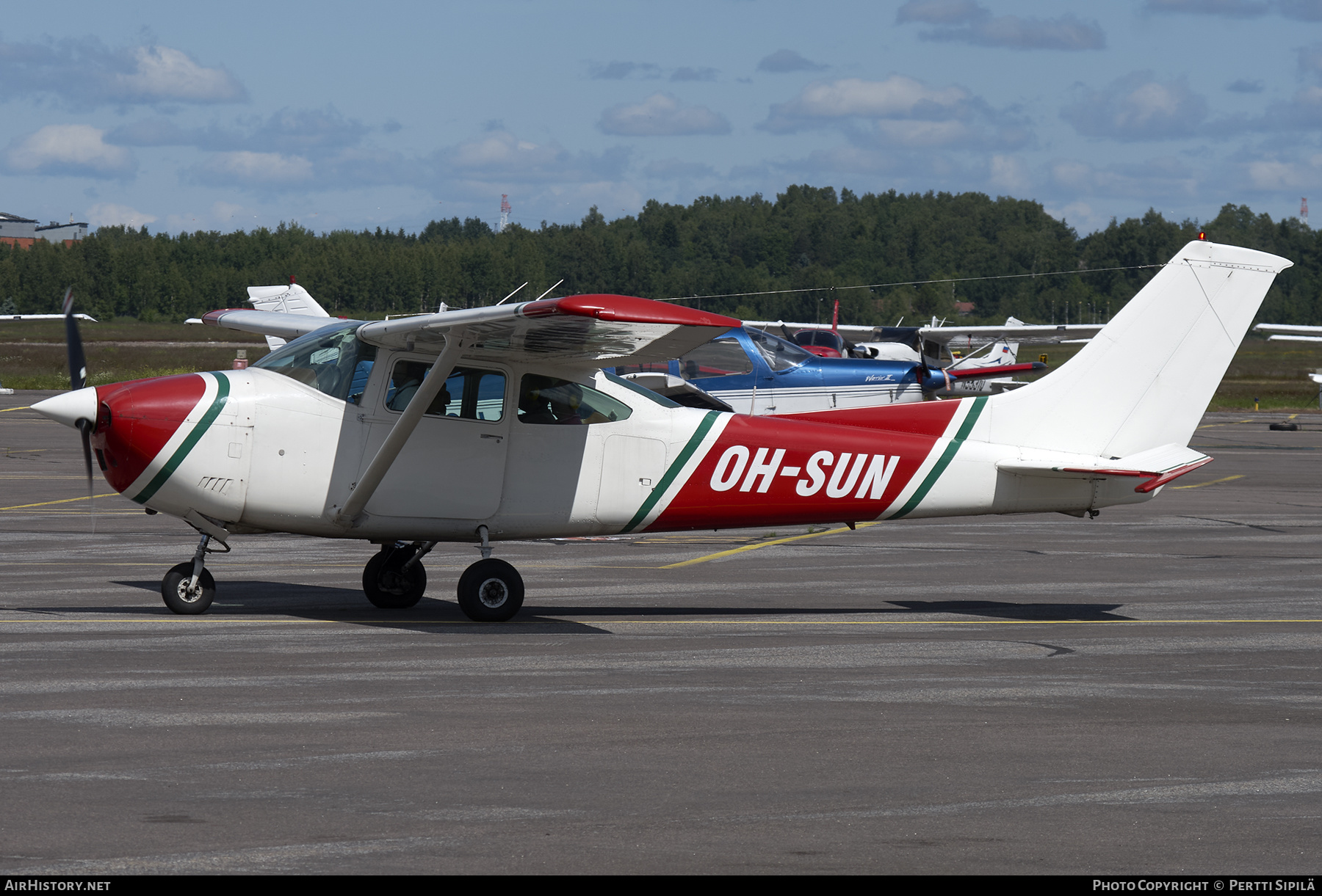 Aircraft Photo of OH-SUN | Cessna 182Q Skylane | AirHistory.net #204229