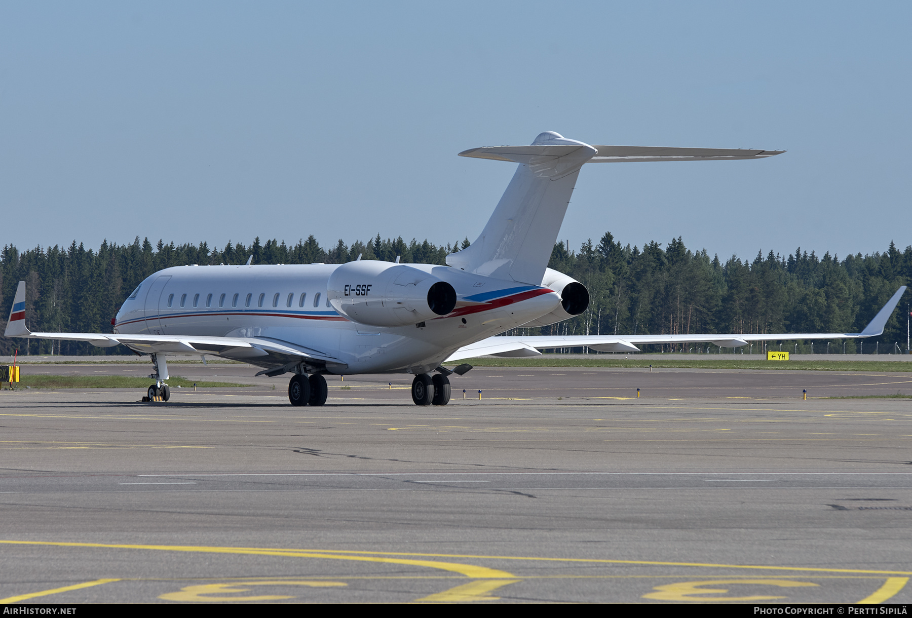 Aircraft Photo of EI-SSF | Bombardier Global 6000 (BD-700-1A10) | AirHistory.net #204388