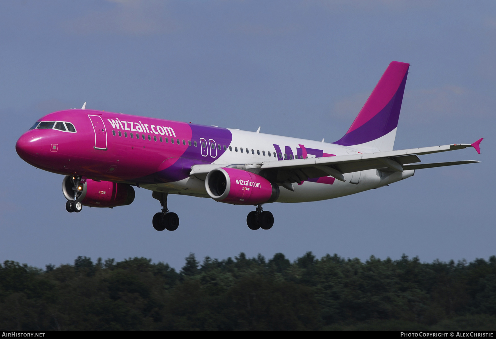 Aircraft Photo of HA-LPE | Airbus A320-233 | Wizz Air | AirHistory.net #204434
