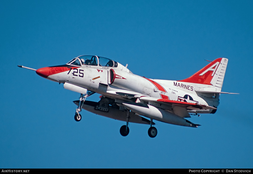Aircraft Photo of 158125 | Douglas TA-4J Skyhawk | USA - Marines | AirHistory.net #204811