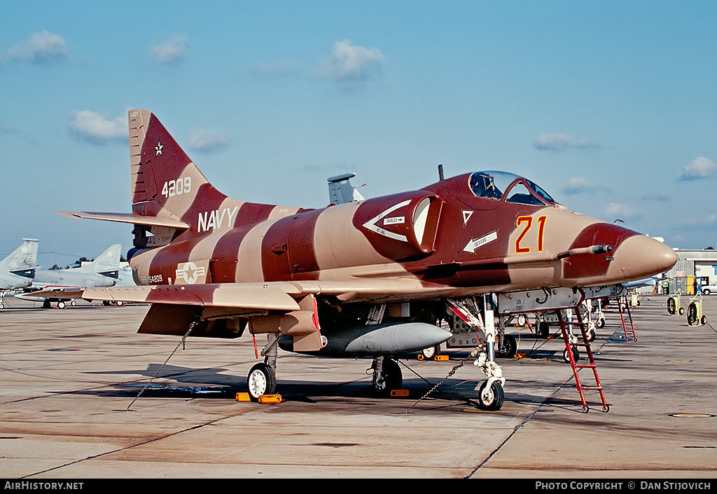 Aircraft Photo of 154209 / 4209 | Douglas A-4F Skyhawk | USA - Navy | AirHistory.net #204816