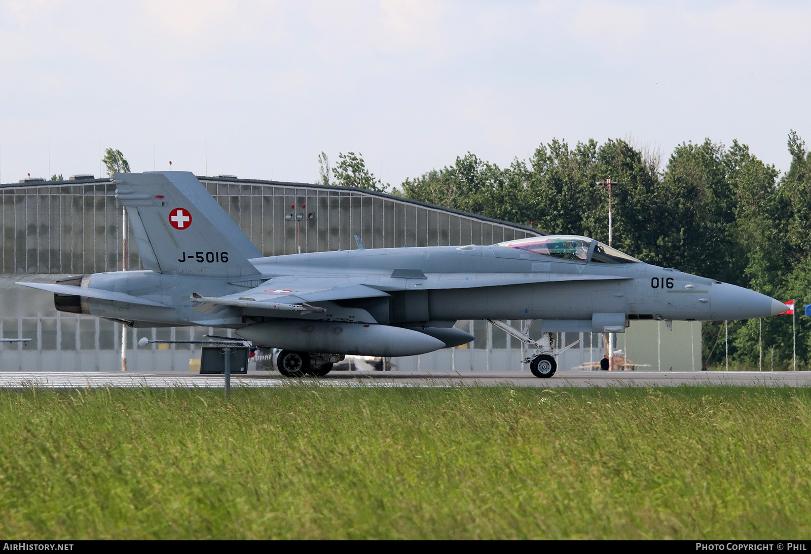 Aircraft Photo of J-5016 | McDonnell Douglas F/A-18C Hornet | Switzerland - Air Force | AirHistory.net #204925