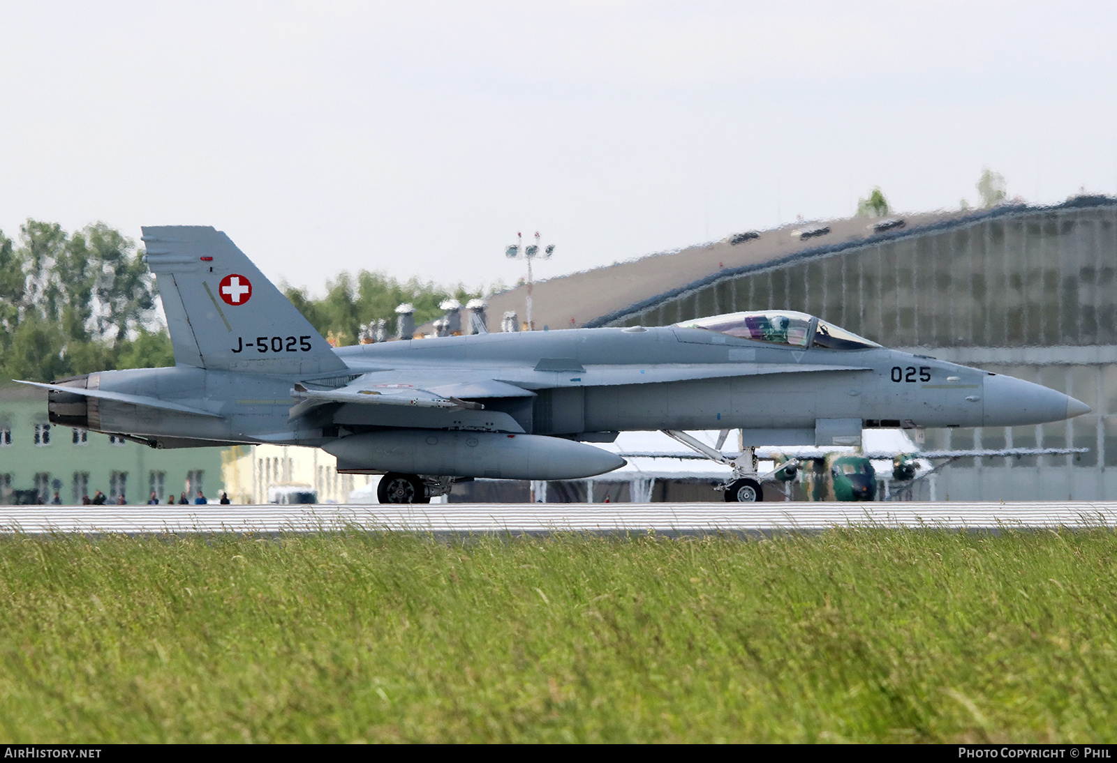 Aircraft Photo of J-5025 | McDonnell Douglas F/A-18C Hornet | Switzerland - Air Force | AirHistory.net #204982