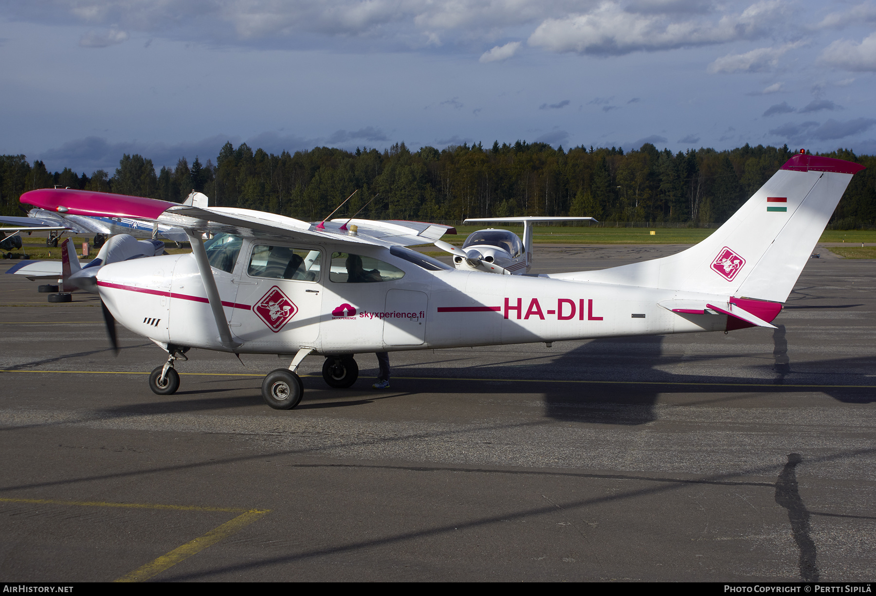 Aircraft Photo of HA-DIL | Cessna 182N Skylane | Hungary Skydive | AirHistory.net #205149