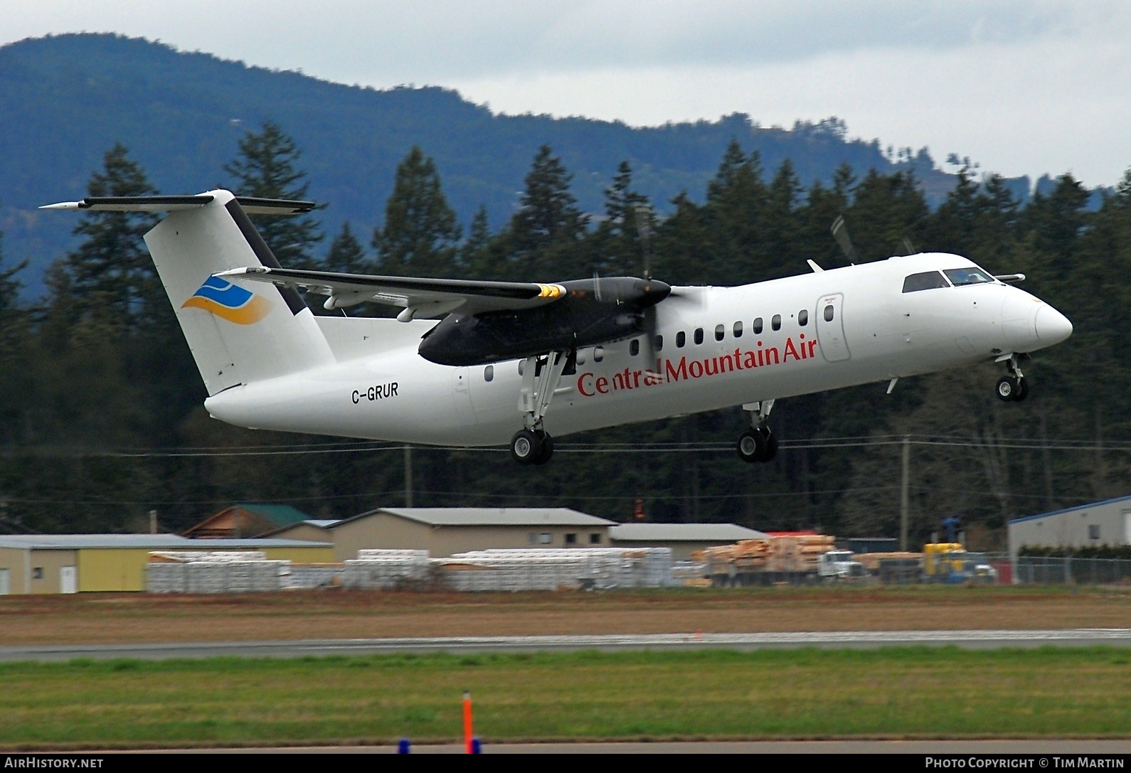 Aircraft Photo of C-GRUR | De Havilland Canada DHC-8-311 Dash 8 | Central Mountain Air - CMA | AirHistory.net #205256