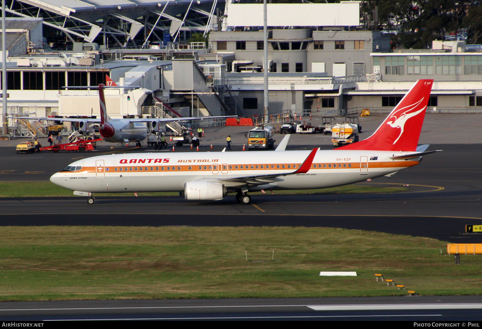 Aircraft Photo of VH-XZP | Boeing 737-838 | Qantas | AirHistory.net #205464