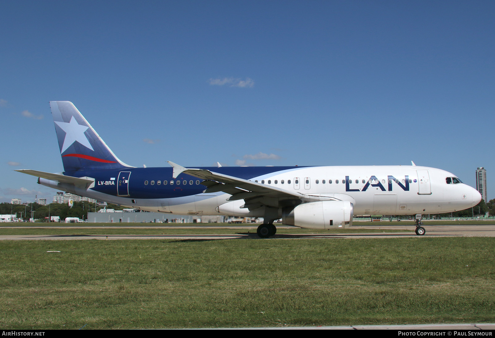 Aircraft Photo of LV-BRA | Airbus A320-233 | LAN Airlines - Línea Aérea Nacional | AirHistory.net #205574