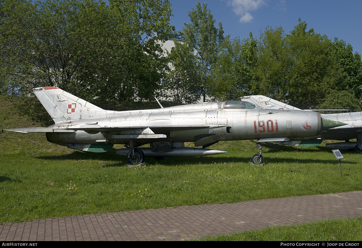Aircraft Photo of 1901 | Mikoyan-Gurevich MiG-21PF | Poland - Air Force | AirHistory.net #205641