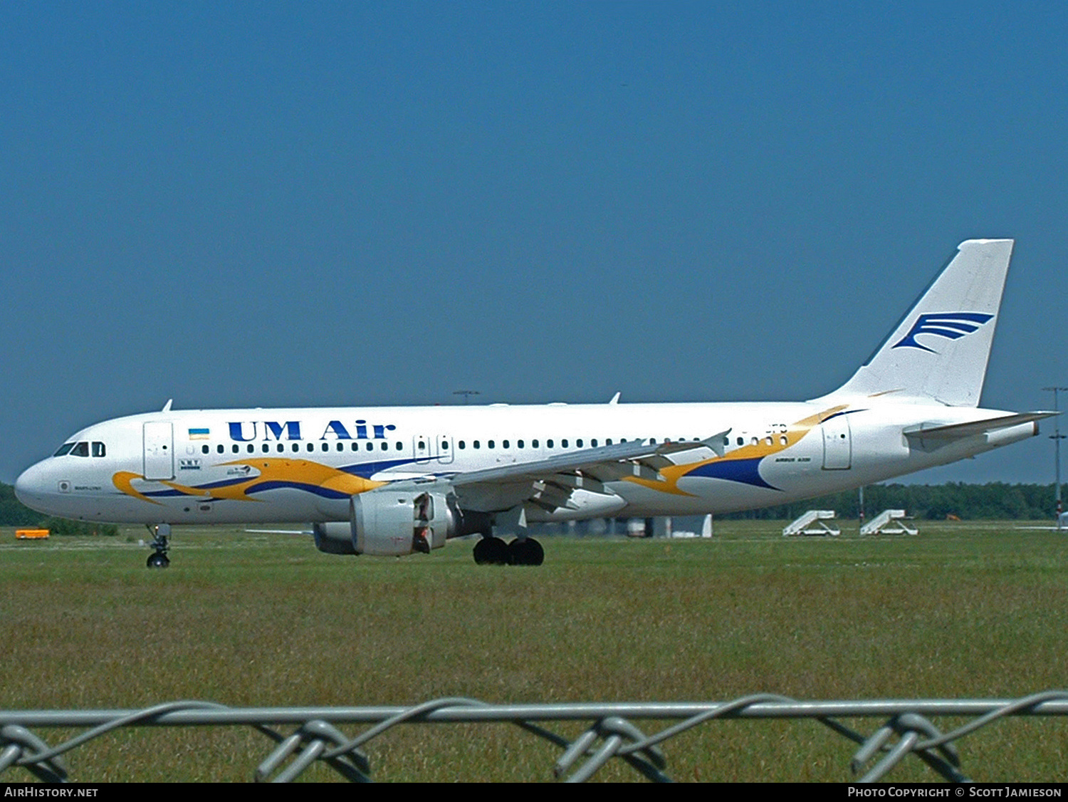 Aircraft Photo of UR-UFB | Airbus A320-211 | UM Air - Ukrainian-Mediterranean Airlines | AirHistory.net #205655