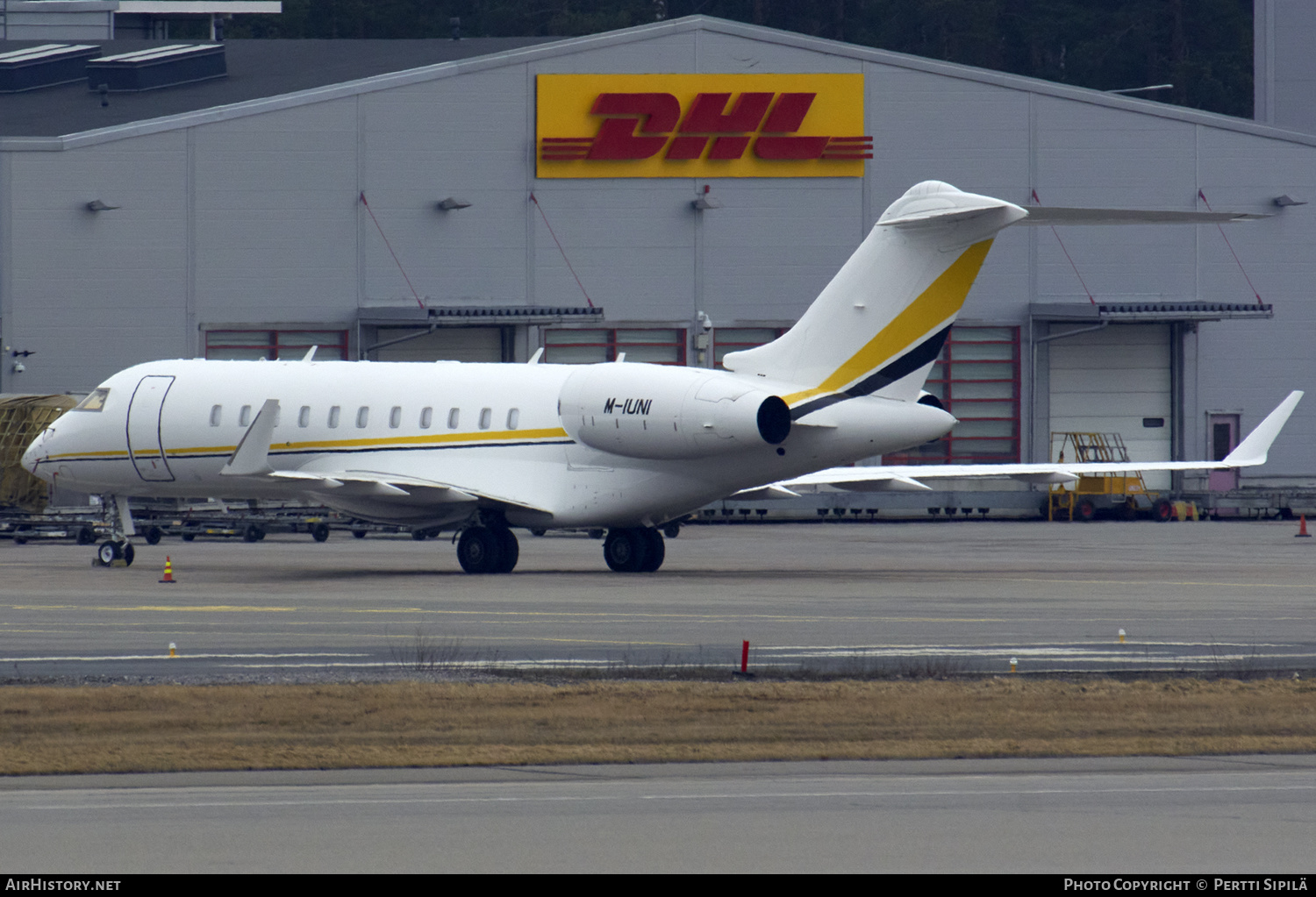 Aircraft Photo of M-IUNI | Bombardier Global 6000 (BD-700-1A10) | AirHistory.net #205669