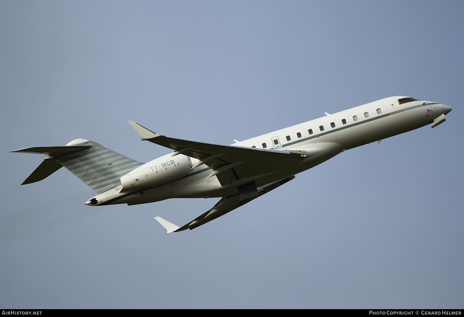 Aircraft Photo of T7-MCB | Bombardier Global Express XRS (BD-700-1A10) | AirHistory.net #206442