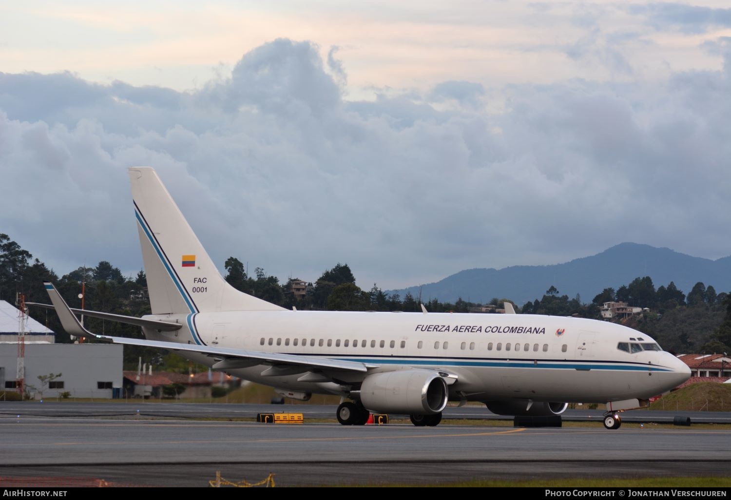 Aircraft Photo of FAC0001 | Boeing 737-74V BBJ | Colombia - Air Force | AirHistory.net #207035