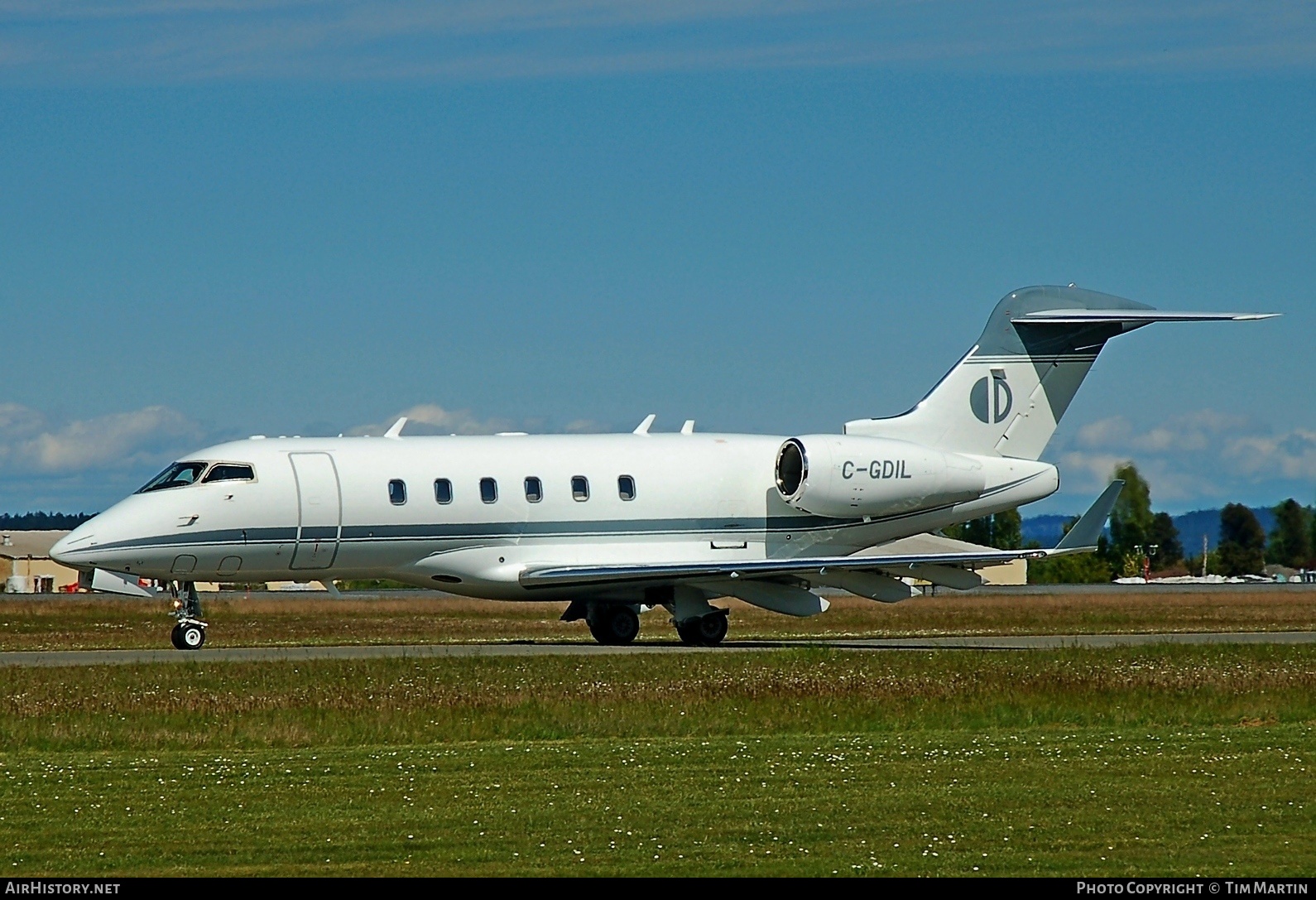 Aircraft Photo of C-GDIL | Bombardier Challenger 350 (BD-100-1A10) | AirHistory.net #207100