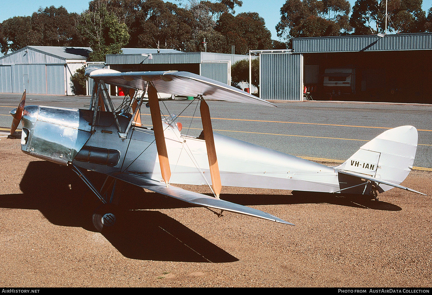 Aircraft Photo of VH-IAN | De Havilland D.H. 82A Tiger Moth | AirHistory.net #207115