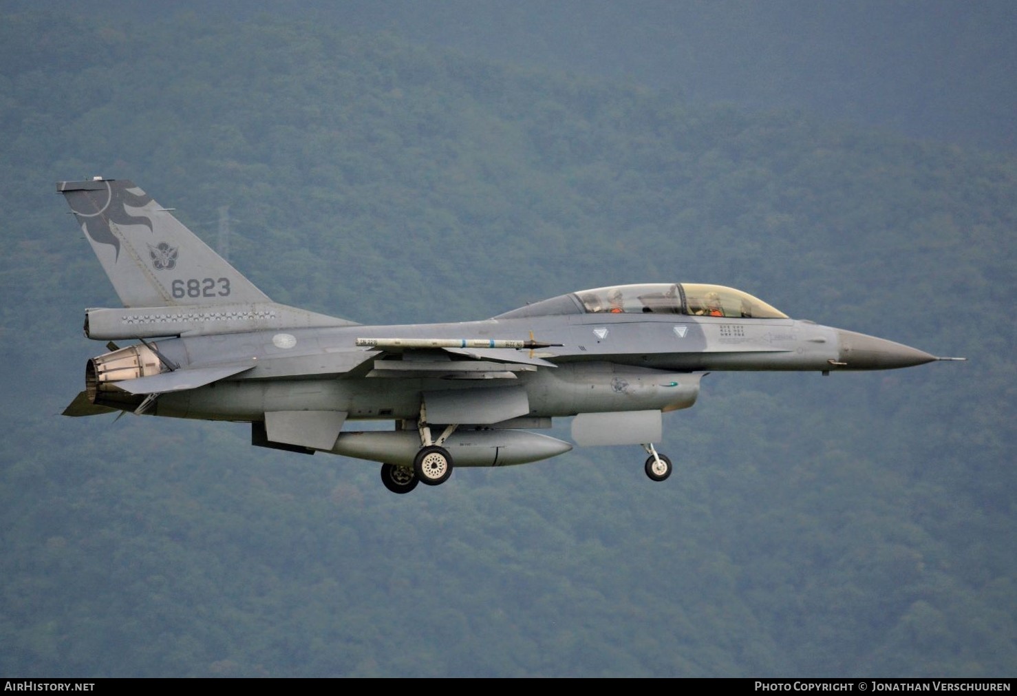 Aircraft Photo of 6823 | General Dynamics F-16B Fighting Falcon | Taiwan - Air Force | AirHistory.net #207537