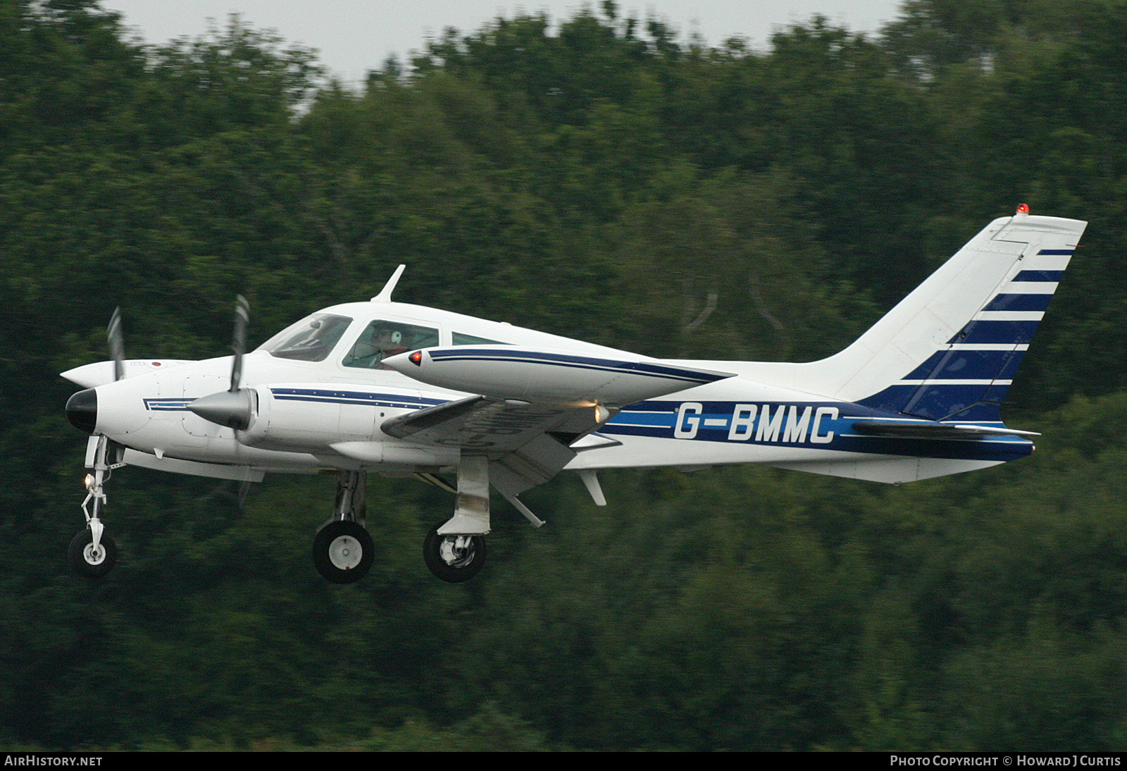 Aircraft Photo of G-BMMC | Cessna 310Q | AirHistory.net #207684
