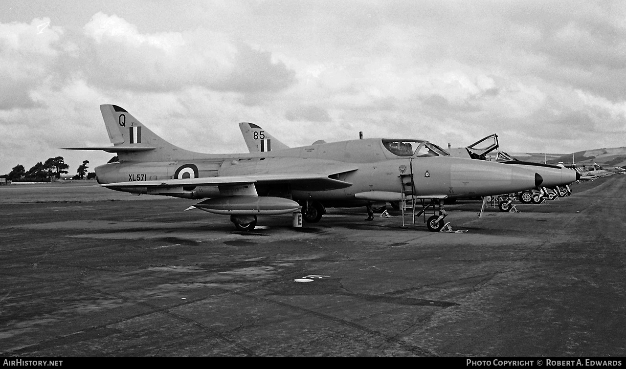 Aircraft Photo of XL571 | Hawker Hunter T7 | UK - Air Force | AirHistory.net #207774