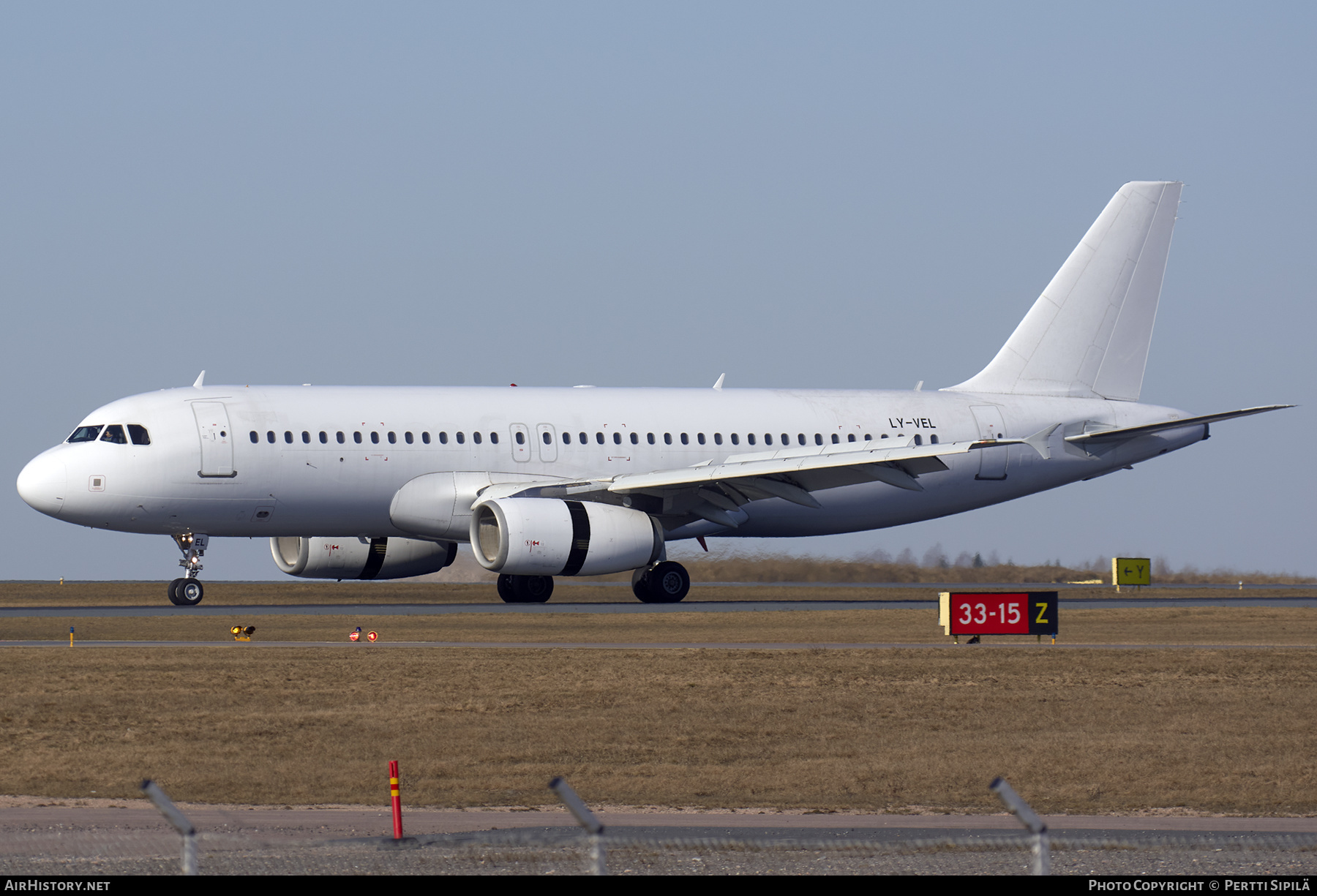 Aircraft Photo of LY-VEL | Airbus A320-232 | AirHistory.net #207812