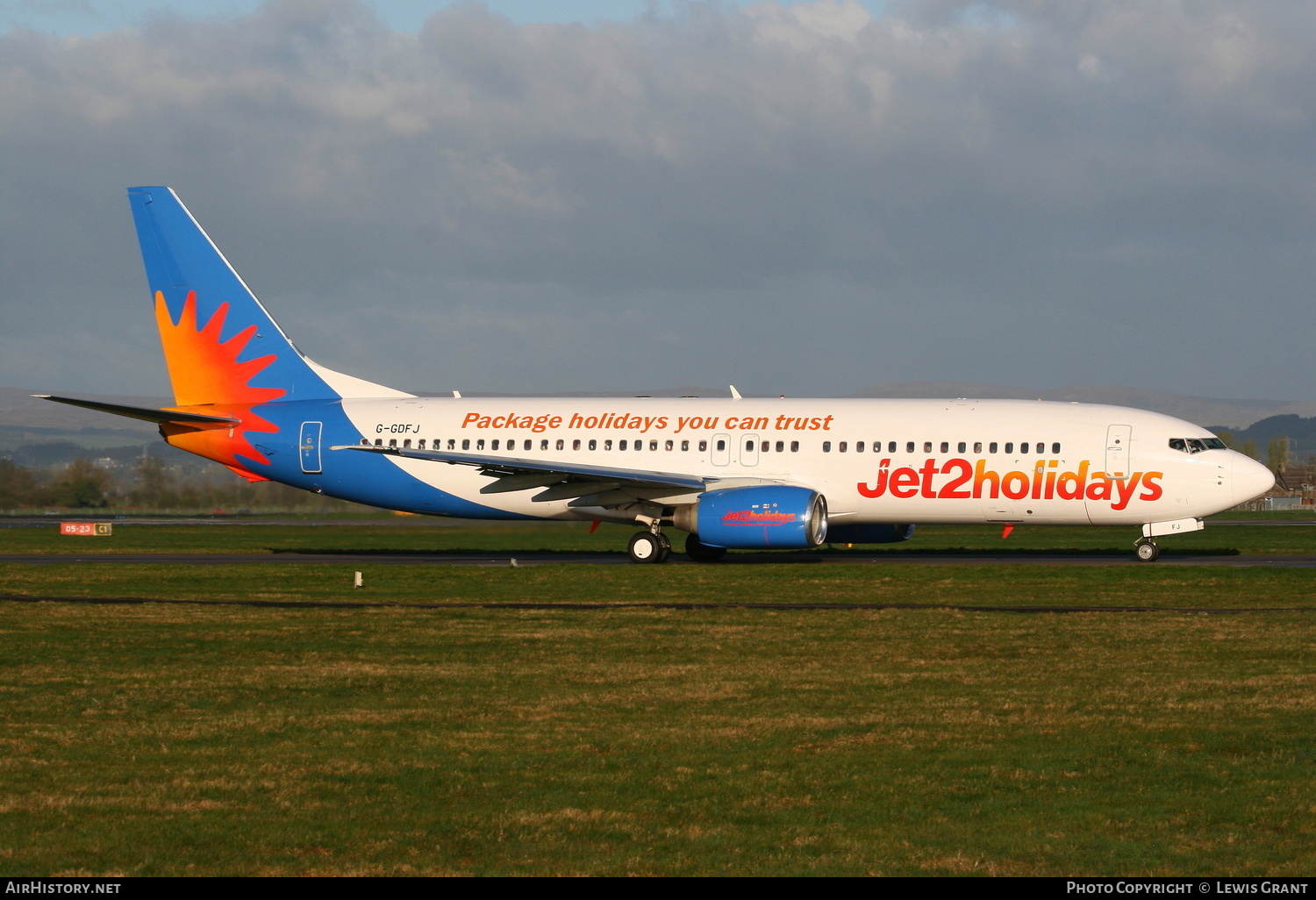Aircraft Photo of G-GDFJ | Boeing 737-804 | Jet2 Holidays | AirHistory.net #207850