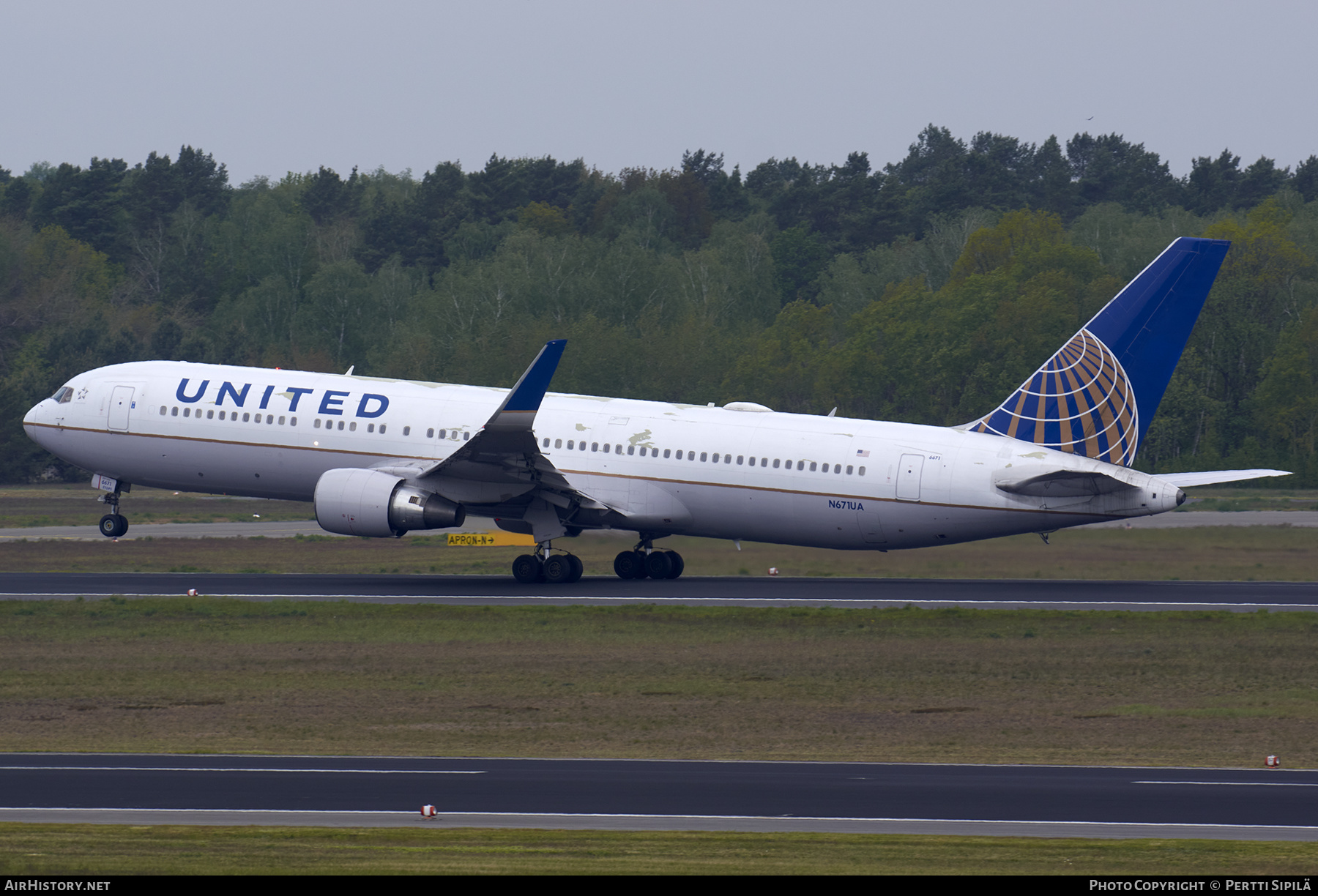 Aircraft Photo of N671UA | Boeing 767-322/ER | United Airlines | AirHistory.net #207931