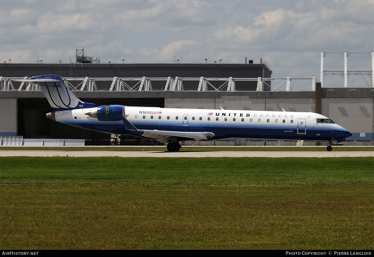 Aircraft Photo of N165GJ | Bombardier CRJ-701ER (CL-600-2C10) | United Express | AirHistory.net #208074