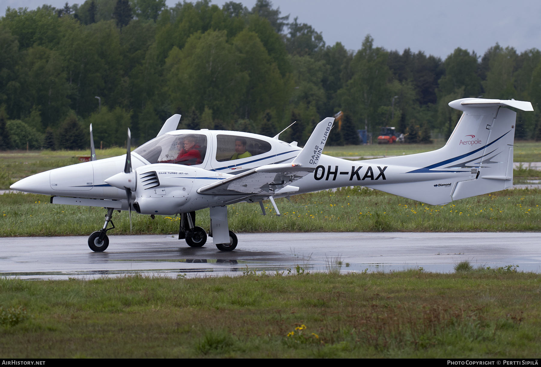 Aircraft Photo of OH-KAX | Diamond DA42 NG Twin Star | Aeropole | AirHistory.net #208150