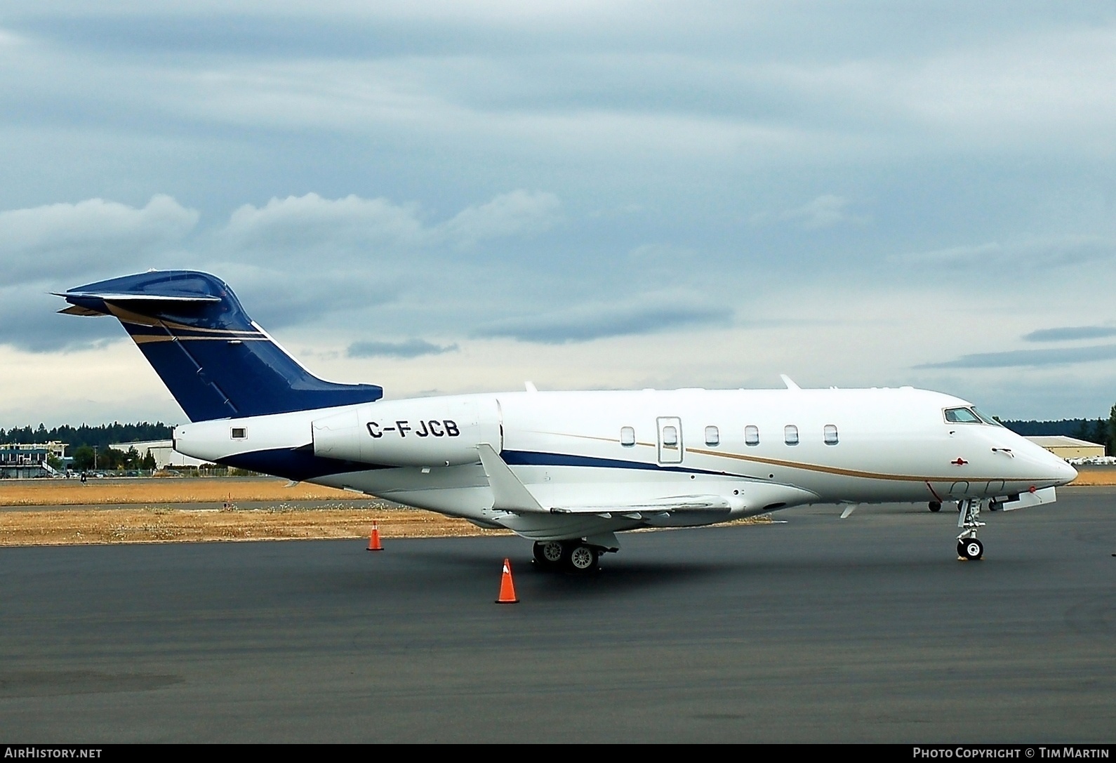 Aircraft Photo of C-FJCB | Bombardier Challenger 300 (BD-100-1A10) | AirHistory.net #208429