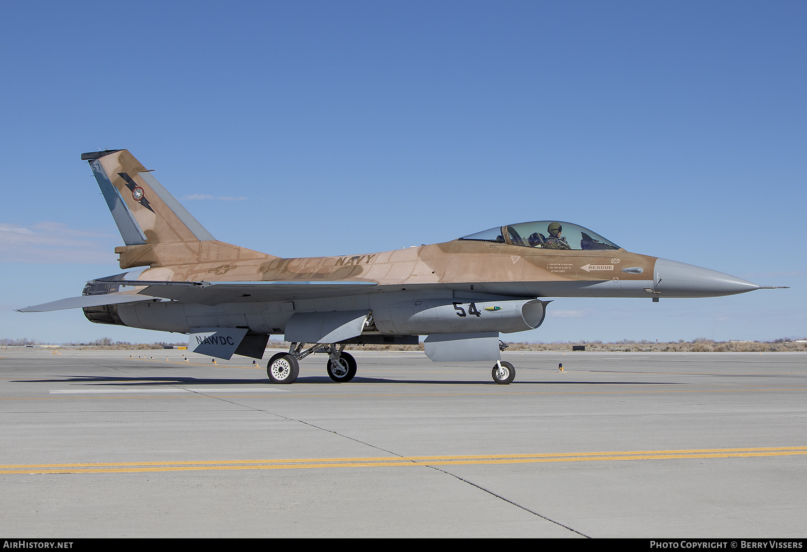 Aircraft Photo of 90-0945 / 900945 | General Dynamics F-16A Fighting Falcon | USA - Navy | AirHistory.net #208539