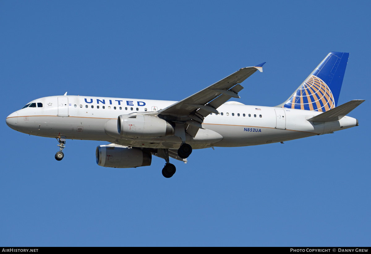 Aircraft Photo of N852UA | Airbus A319-131 | United Airlines | AirHistory.net #208900