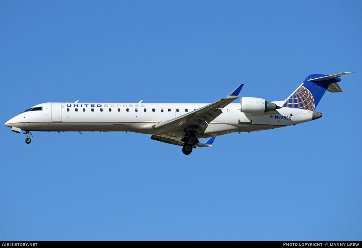 Aircraft Photo of N728SK | Bombardier CRJ-701ER (CL-600-2C10) | United Express | AirHistory.net #208938