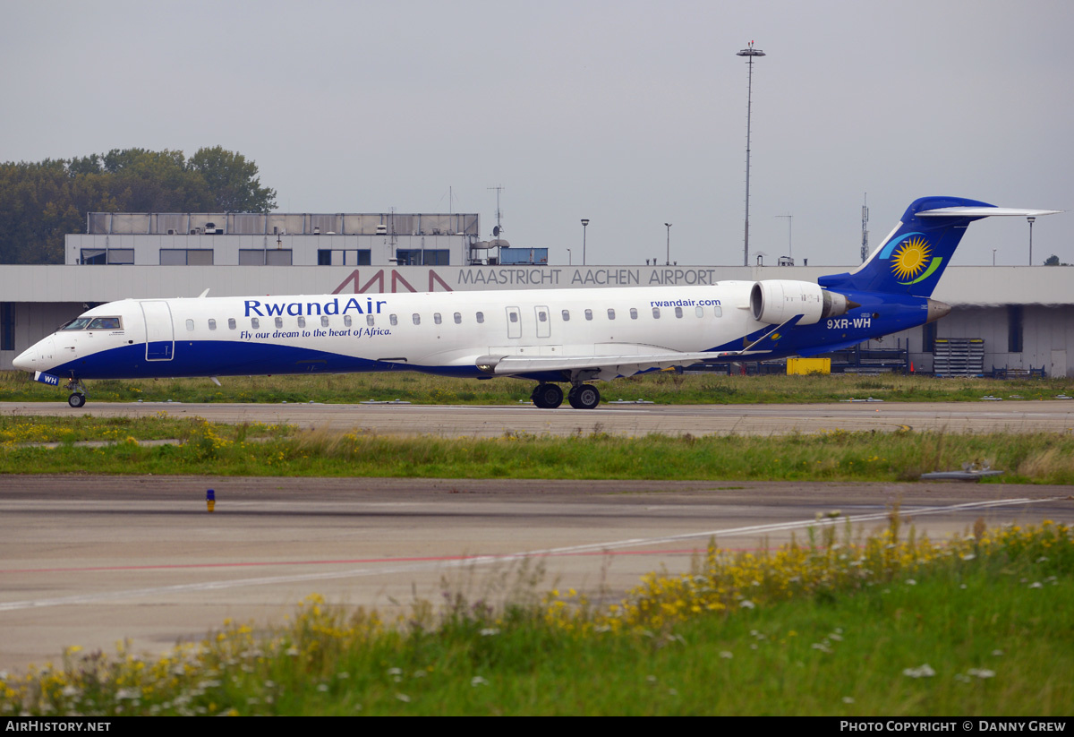 Aircraft Photo of 9XR-WH | Bombardier CRJ-900ER (CL-600-2D24) | RwandAir | AirHistory.net #209352