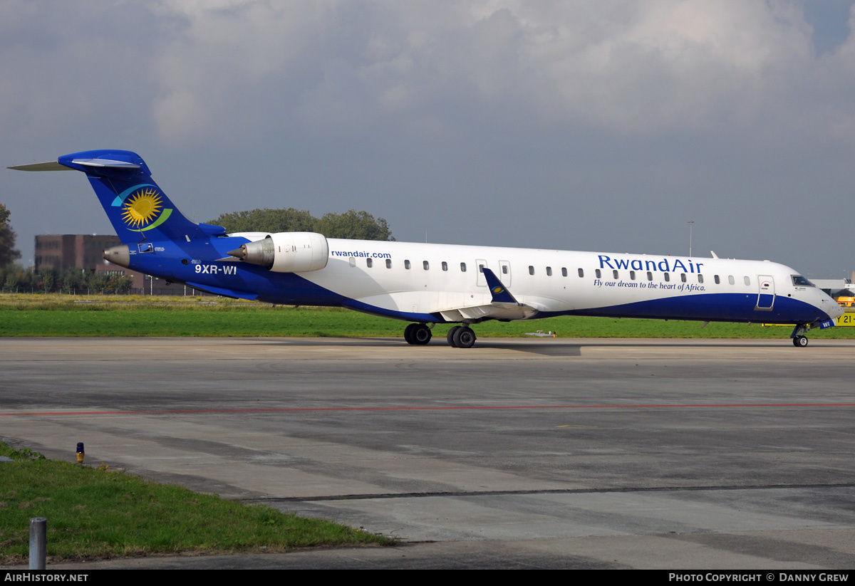 Aircraft Photo of 9XR-WI | Bombardier CRJ-900ER (CL-600-2D24) | RwandAir | AirHistory.net #209359