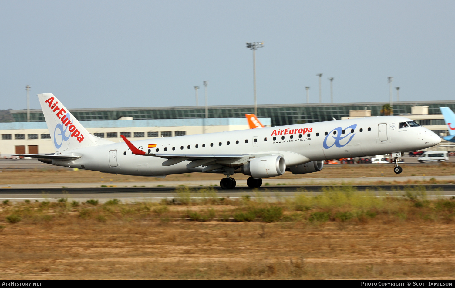 Aircraft Photo of EC-LKX | Embraer 195LR (ERJ-190-200LR) | Air Europa | AirHistory.net #209382