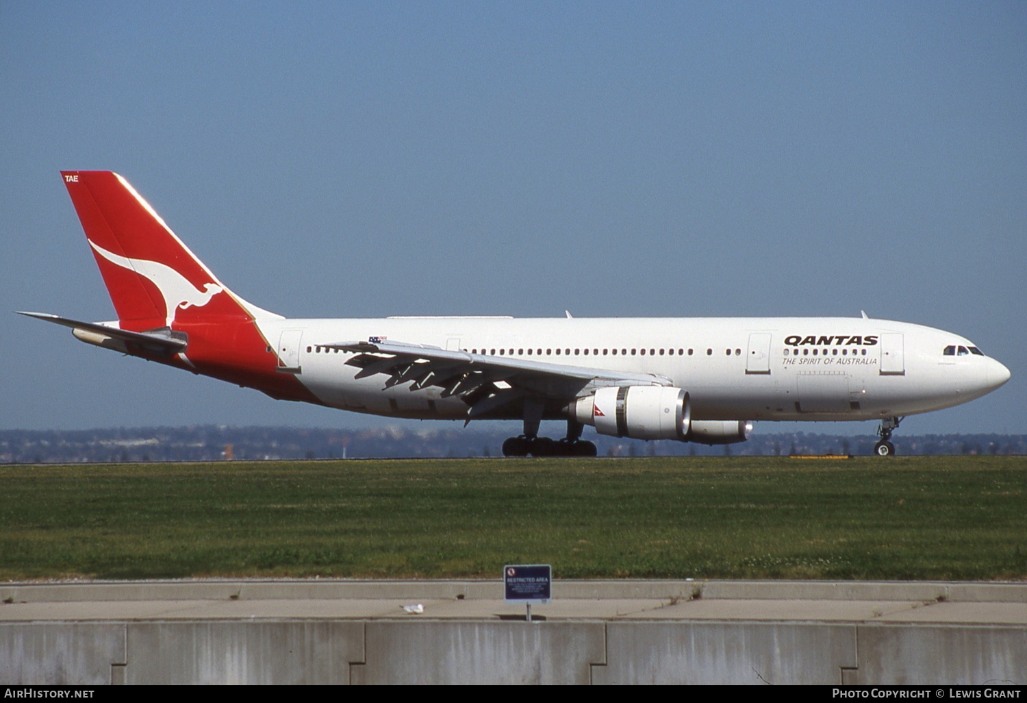 Aircraft Photo of VH-TAE | Airbus A300B4-203 | Qantas | AirHistory.net #209469