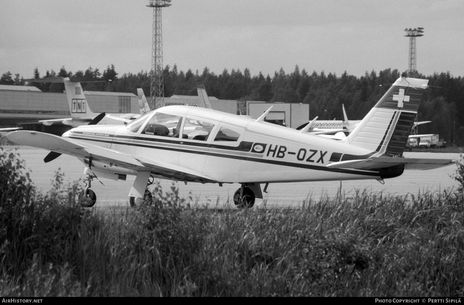 Aircraft Photo of HB-OZX | Piper PA-28R-200 Cherokee Arrow | AirHistory.net #209477