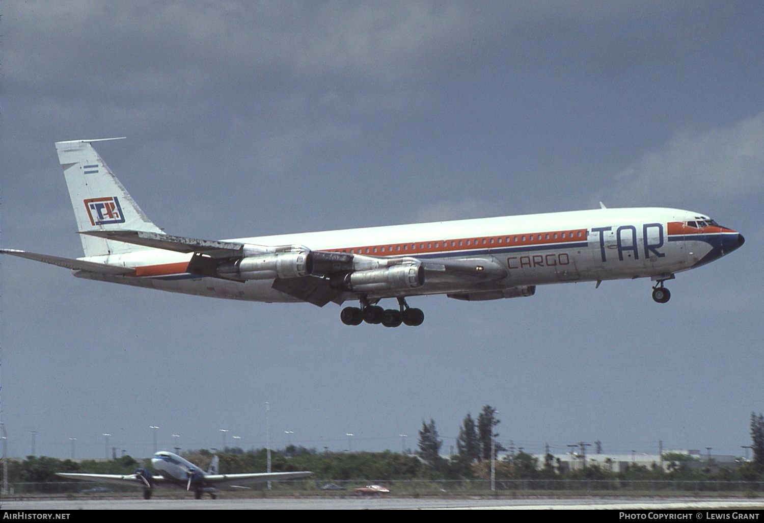Aircraft Photo of LV-MSG | Boeing 707-321C | Transporte Aereo Rioplatense - TAR | AirHistory.net #209501