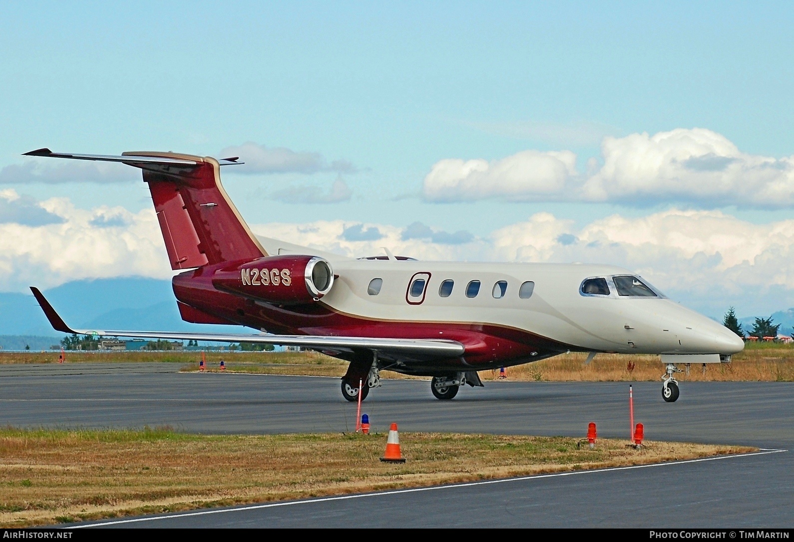 Aircraft Photo of N29GS | Embraer EMB-505 Phenom 300 | AirHistory.net #210454
