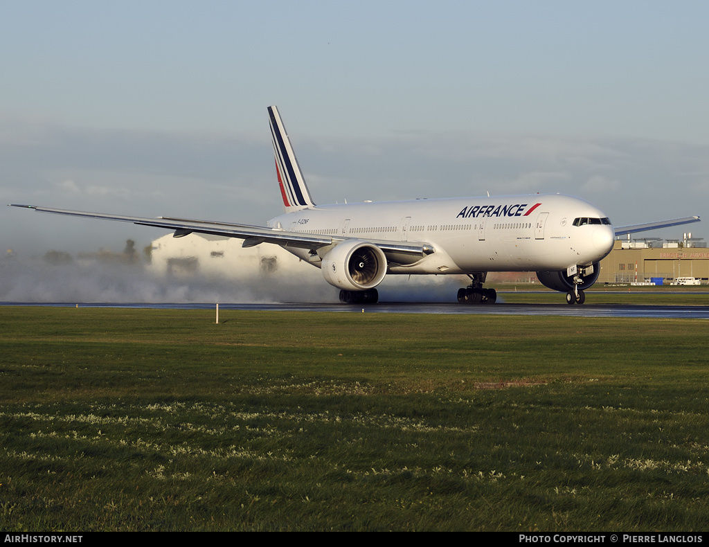 Aircraft Photo of F-GZNF | Boeing 777-328/ER | Air France | AirHistory.net #210461