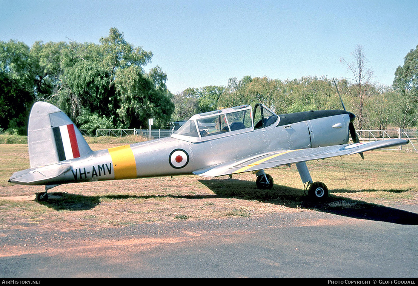 Aircraft Photo of VH-AMV | De Havilland DHC-1 Chipmunk T10 | Australia - Air Force | AirHistory.net #210575