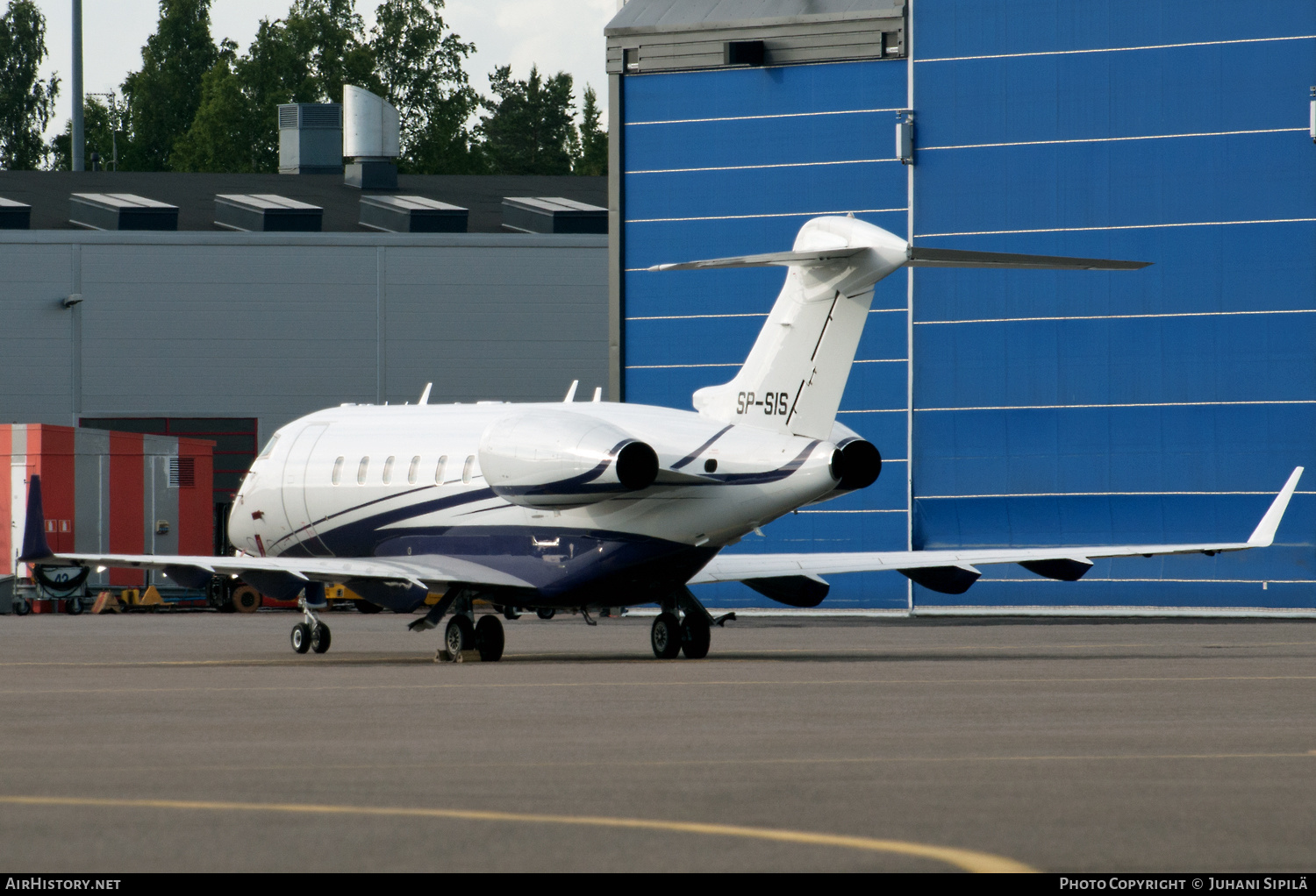 Aircraft Photo of SP-SIS | Bombardier Challenger 300 (BD-100-1A10) | AirHistory.net #211099