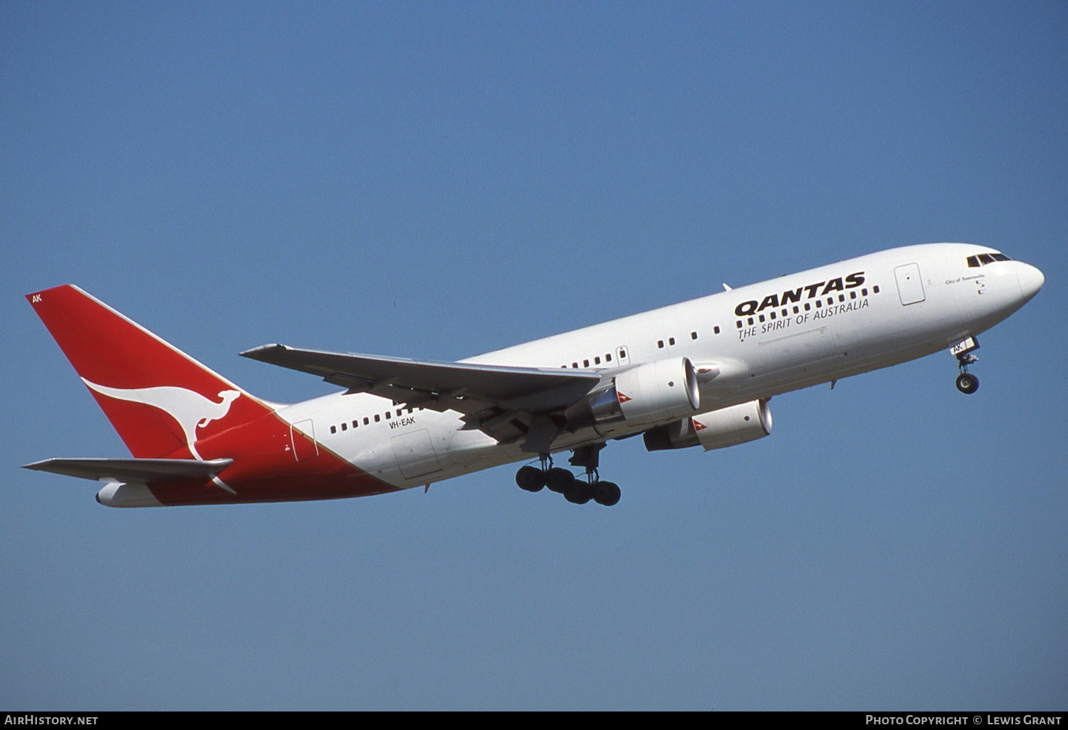 Aircraft Photo of VH-EAK | Boeing 767-238/ER | Qantas | AirHistory.net #211386
