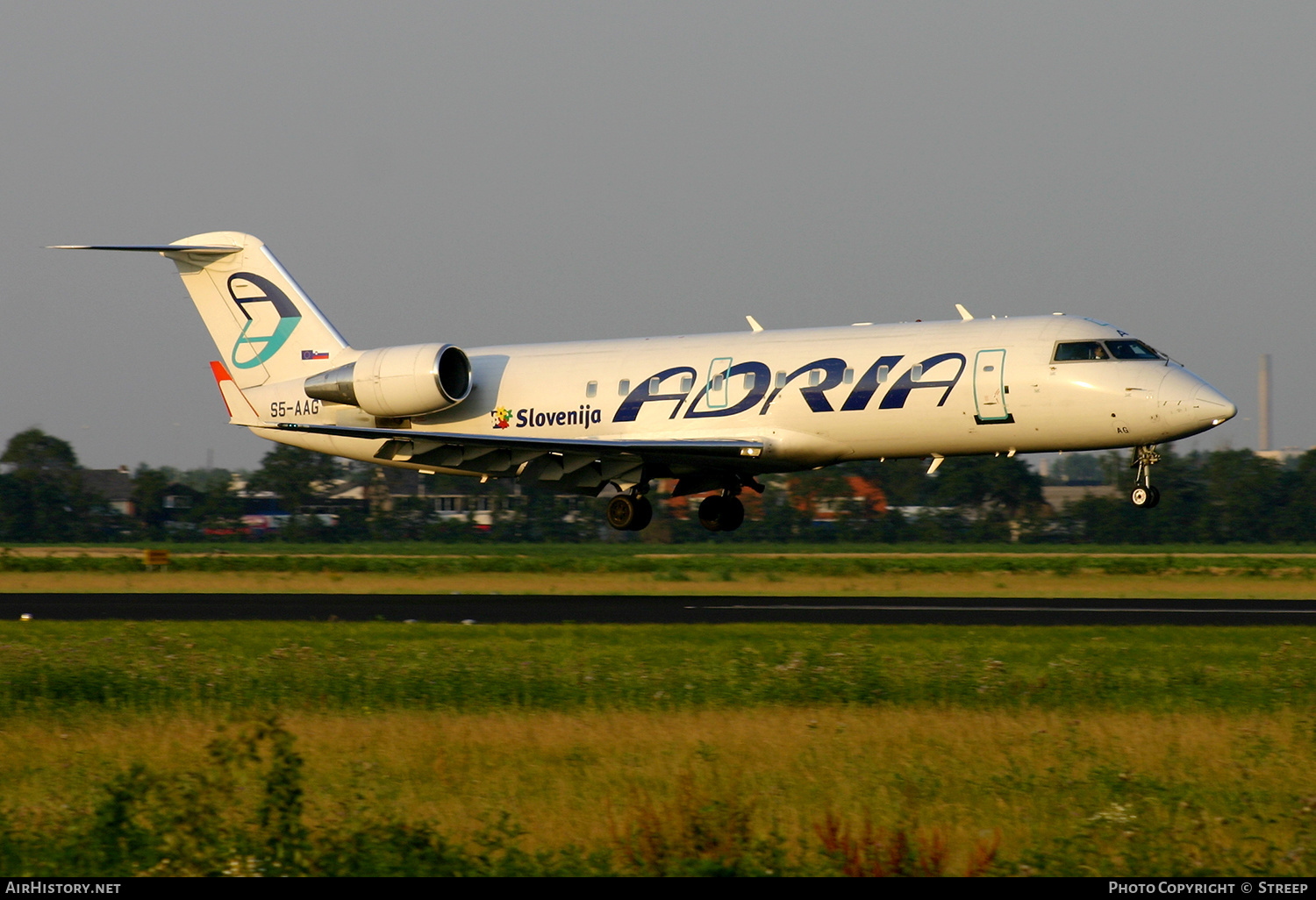 Aircraft Photo of S5-AAG | Bombardier CRJ-200LR (CL-600-2B19) | Adria Airways | AirHistory.net #211477